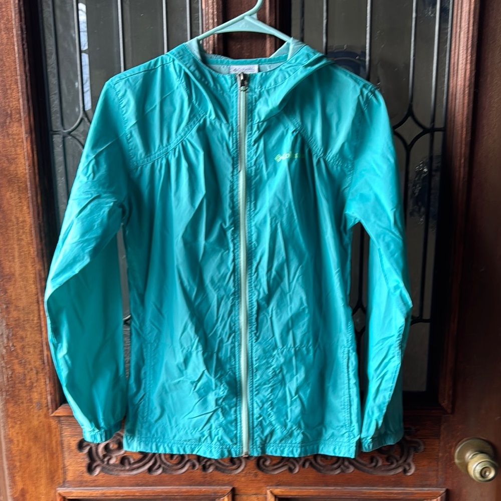 Columbia Blue rain jacket Water-Resistant Material